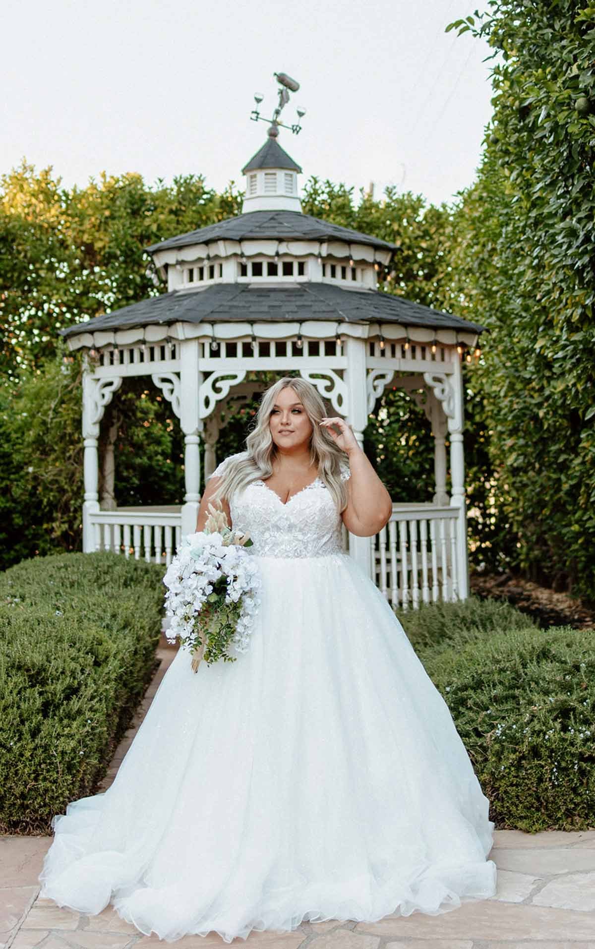 SPARKLING LACE PLUS SIZE PRINCESS BALLGOWN WEDDING DRESS