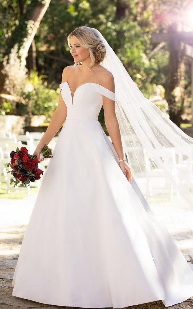 Style D2761 from Essense of Australia