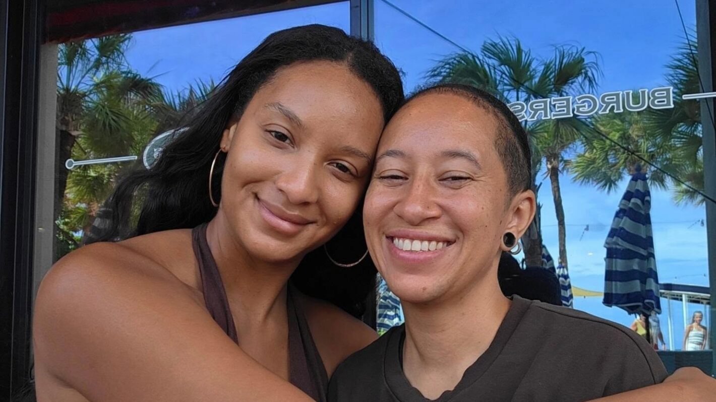 Chantel and Ashley — selfie from their shared Instagram account (chantashleydiaries / Instagram)