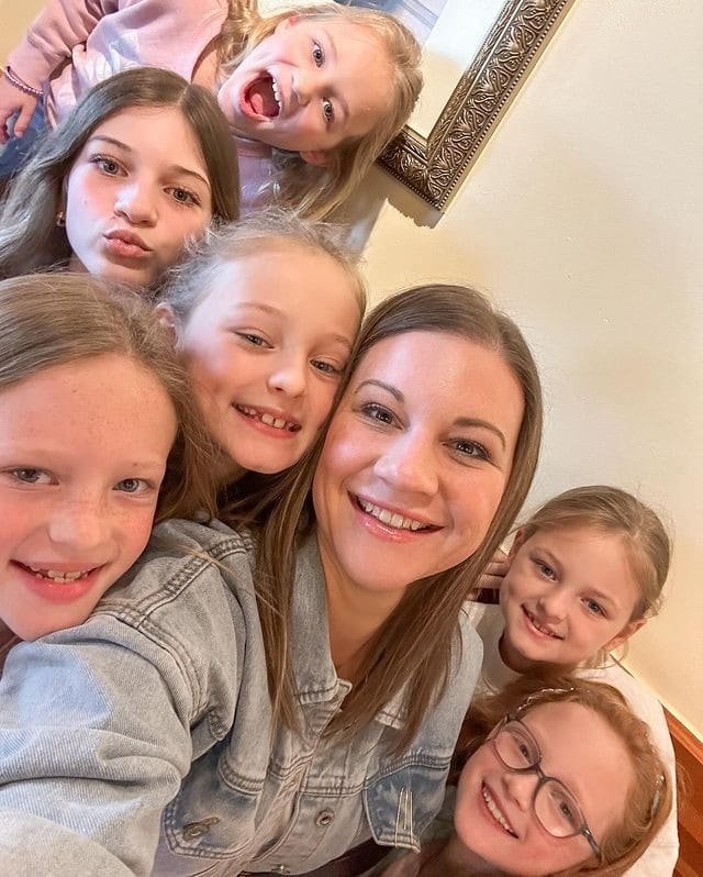 Danielle Busby taking a selfie with her daughters making silly faces