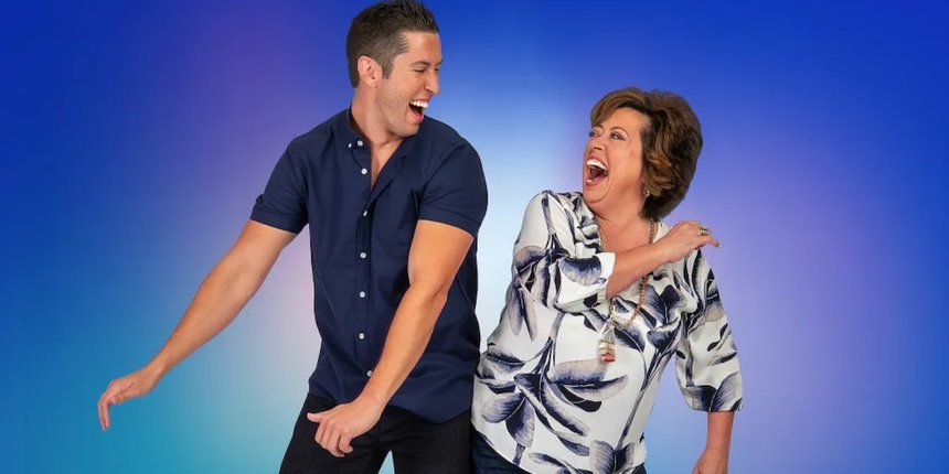 Matt and Kelly laughing together on I Love a Mama's Boy