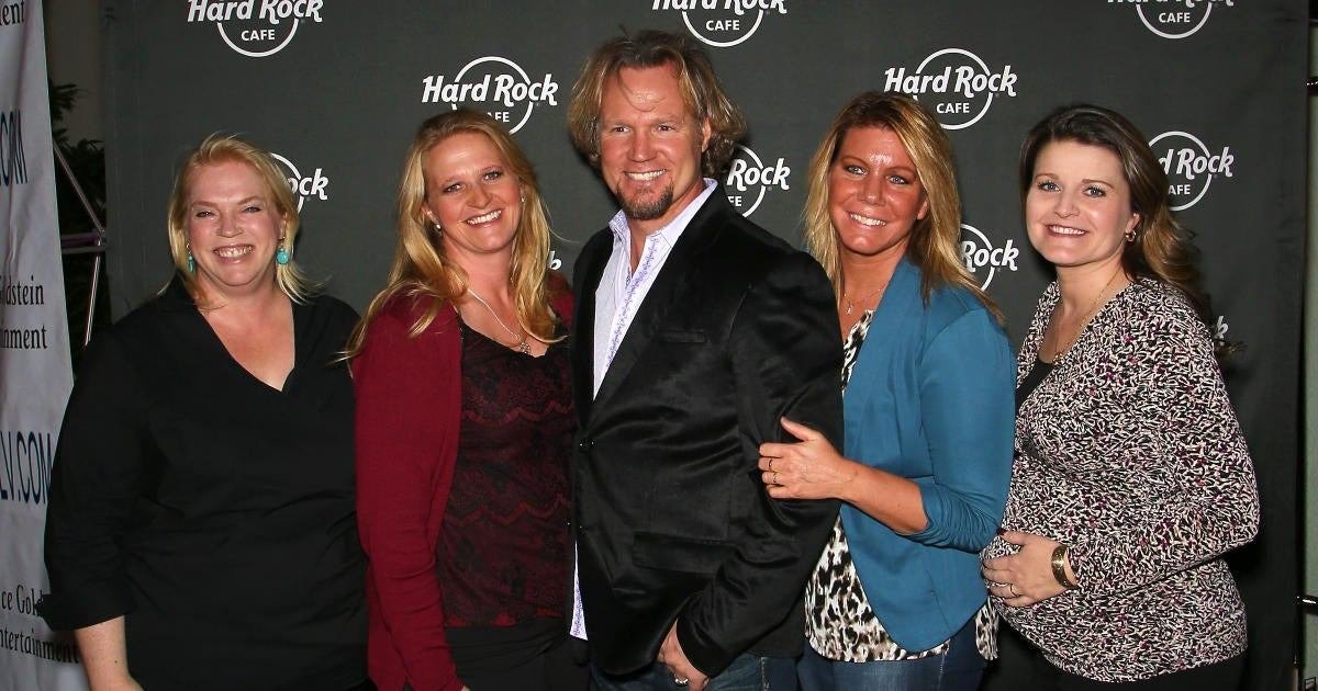 Janelle, Christine, Kody, Meri and Robyn Brown posing together in early days