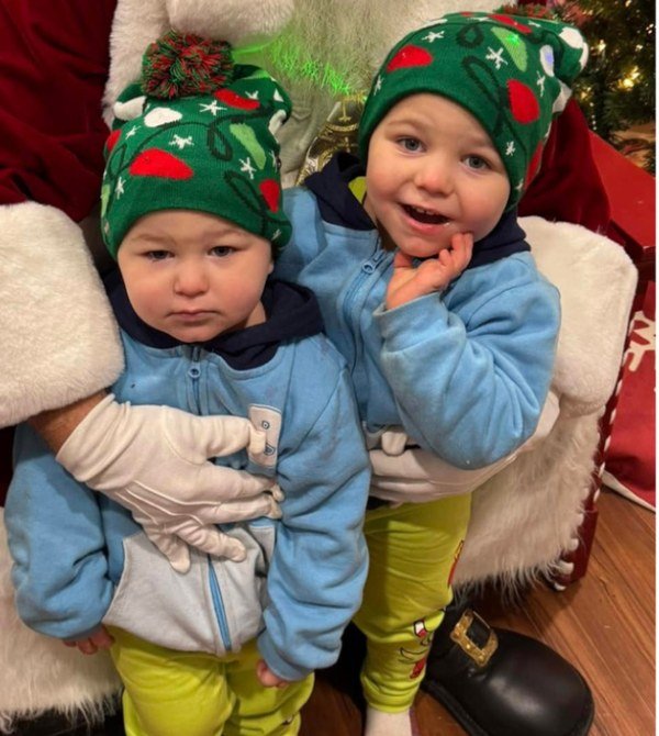 Amy Slaton's sons Gage and Glenn posing with Santa in matching outfits