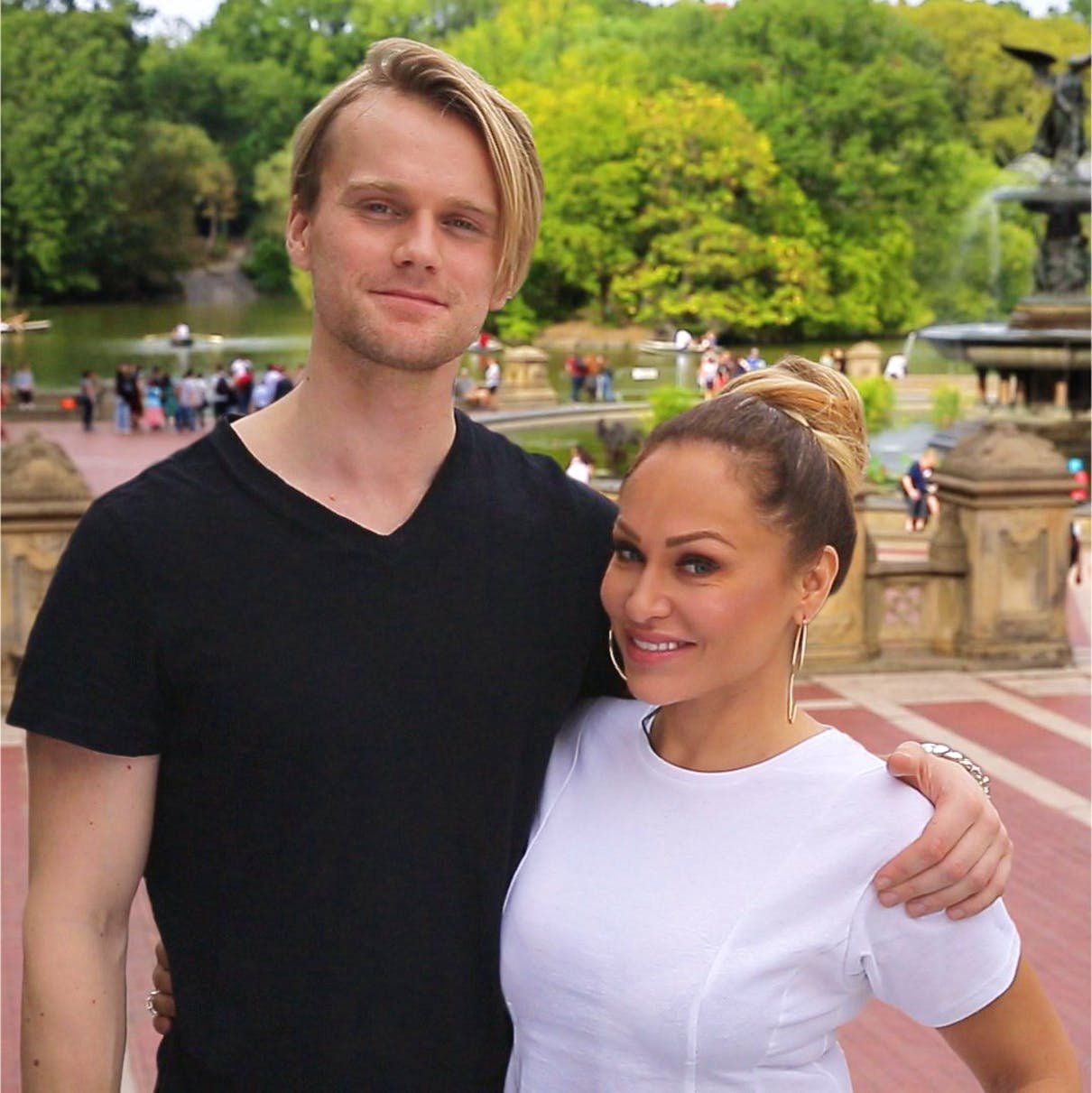 Darcey Silva and Jesse Meester posing together in New York