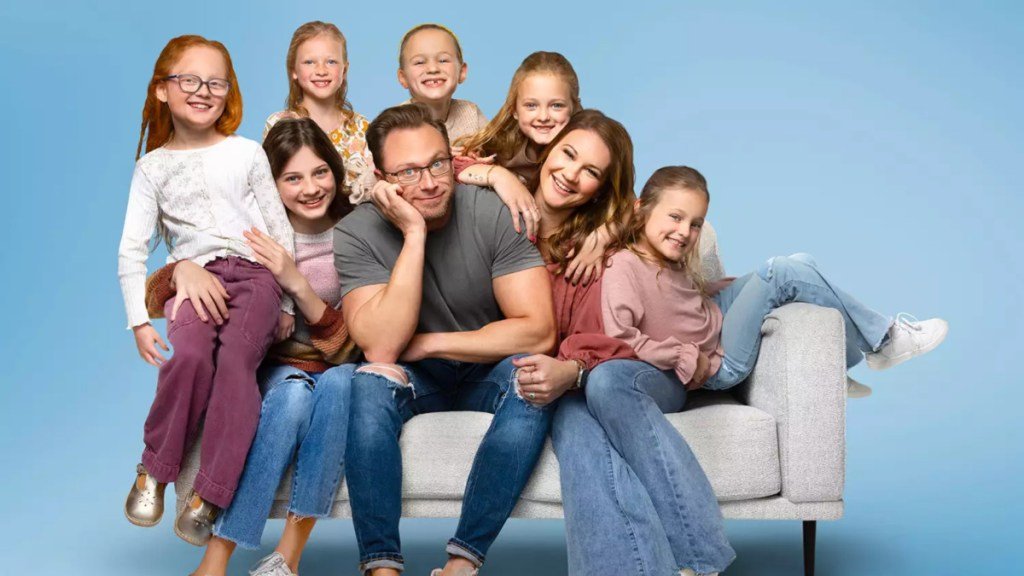 The Busby family posing on a couch in the Season 10 era