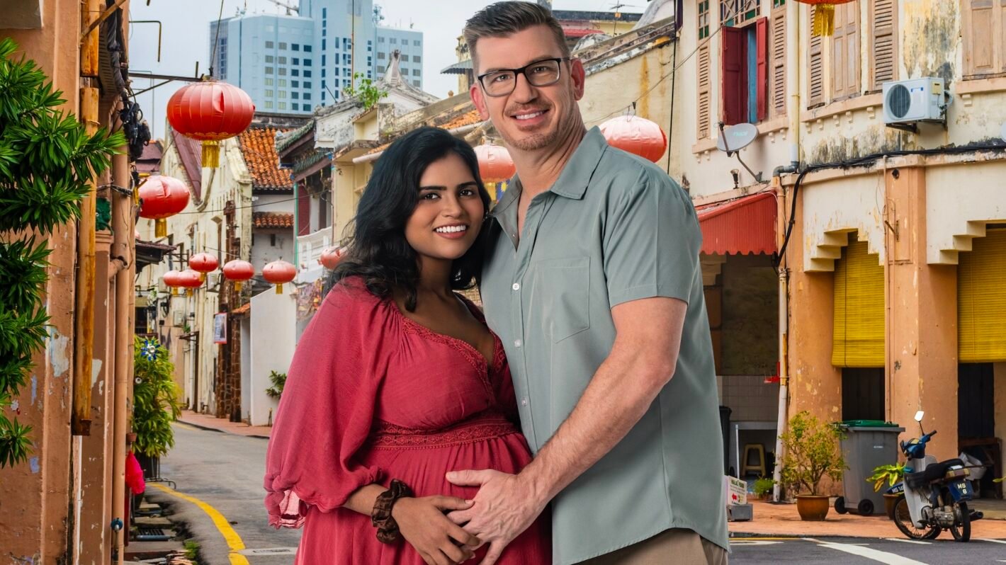 Jon and Ally in Malaysia, Ally pregnant