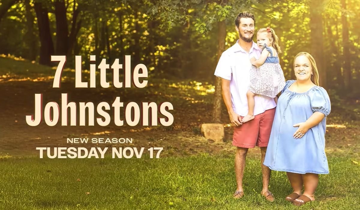 Liz Johnston pregnant in a blue dress with Brice and Leighton in a Season 18 promo still