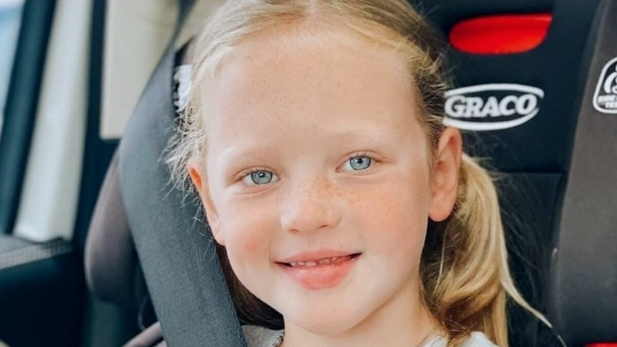 Shy or Secretly in Charge? The Parker Kate Paradox Splitting OutDaughtered Fans