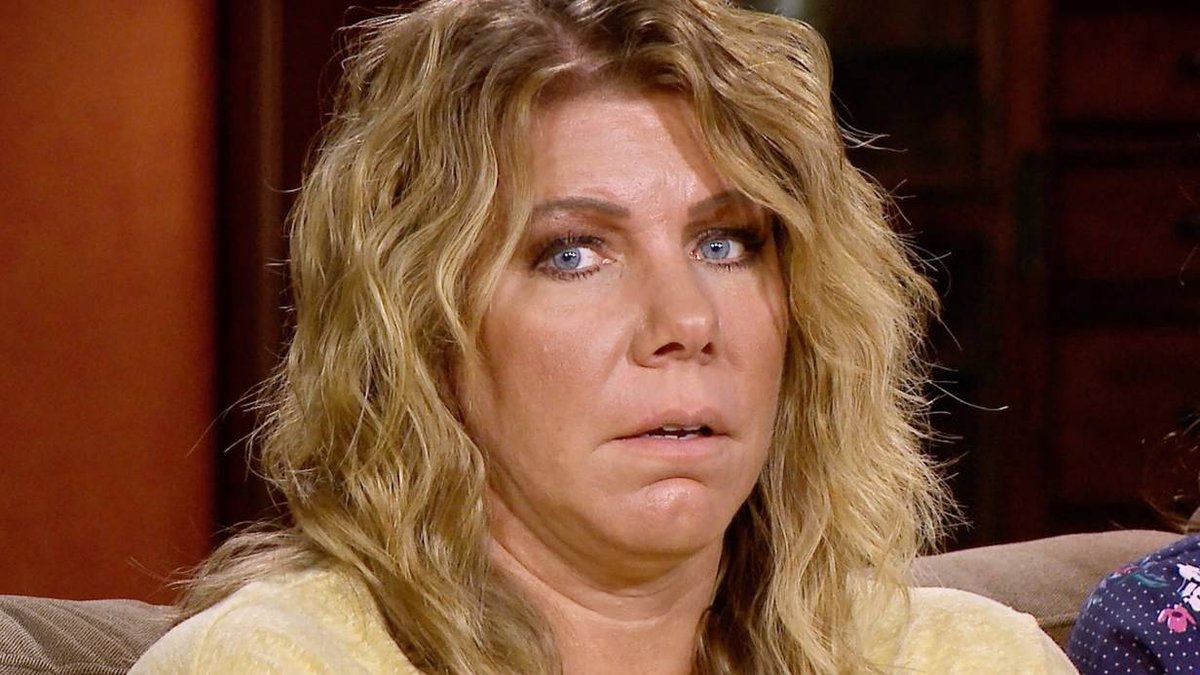Meri Brown with long wavy blonde hair in Sister Wives