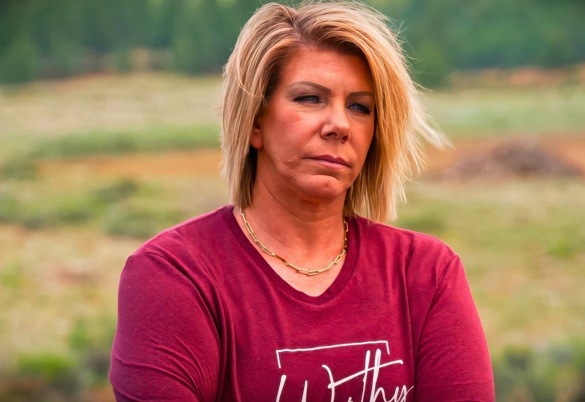 Meri Brown with a straight blonde bob outdoors in Sister Wives