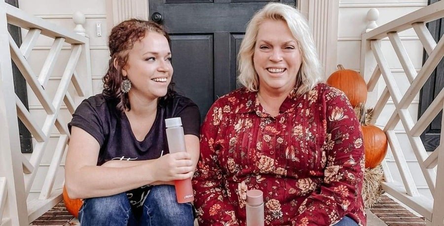 Janelle Brown smiling with her daughter Maddie outdoors