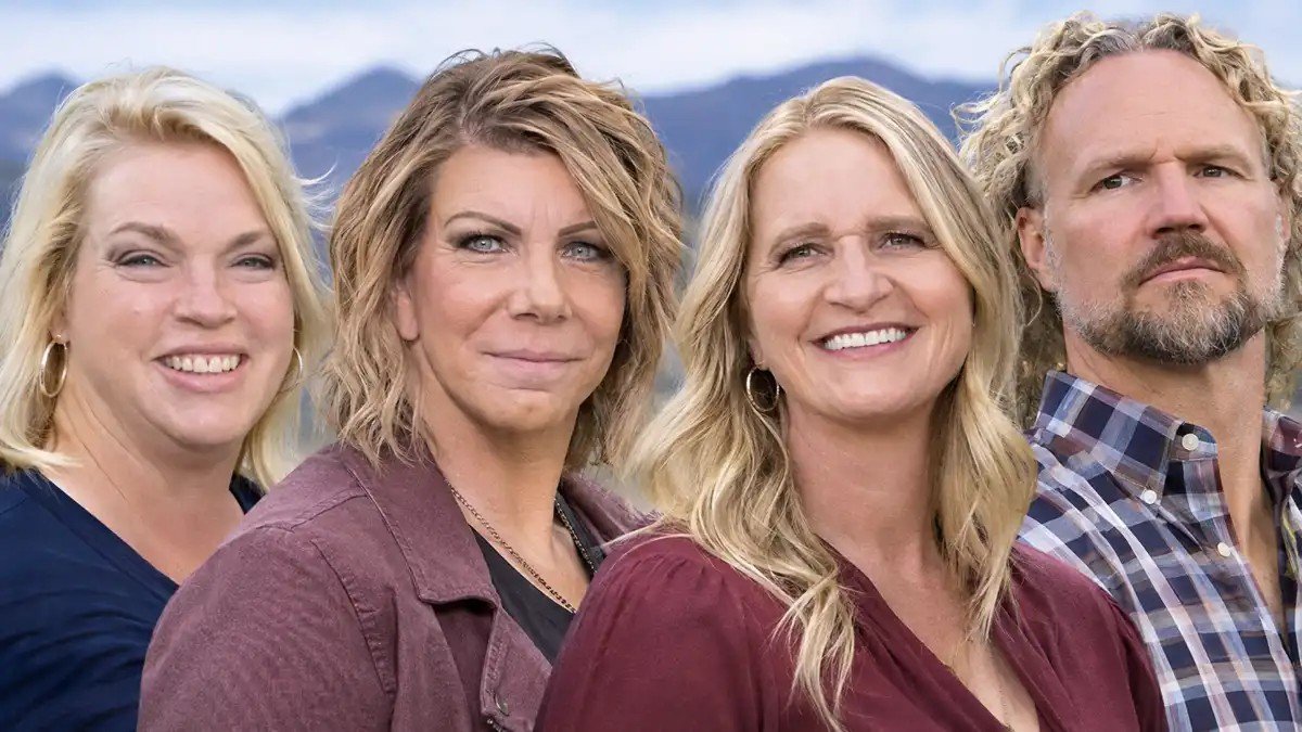 Janelle Brown, Meri Brown, Christine Brown and Kody Brown posing together in an older family photo