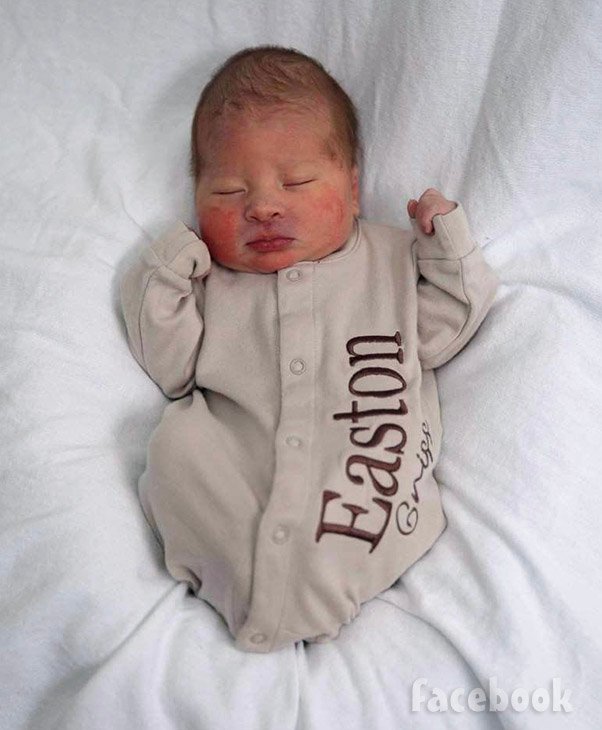 Kayleigh Weathers and Graham Grissom holding newborn Easton at home
