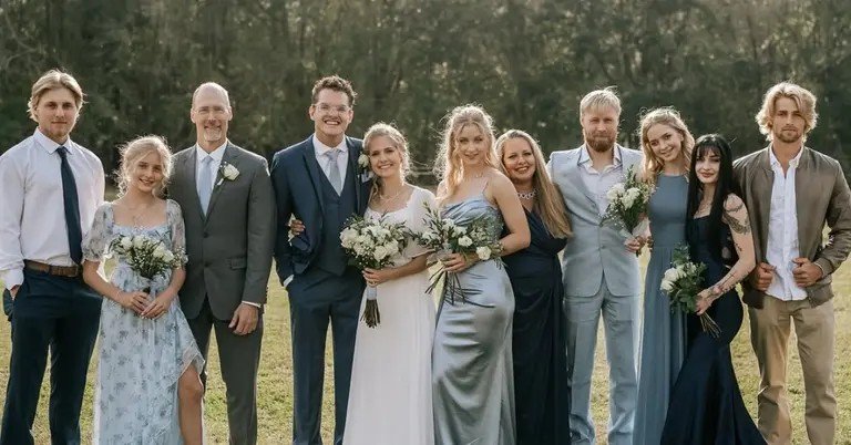 Lydia Plath and Zac Wyse with the Plath family wedding party