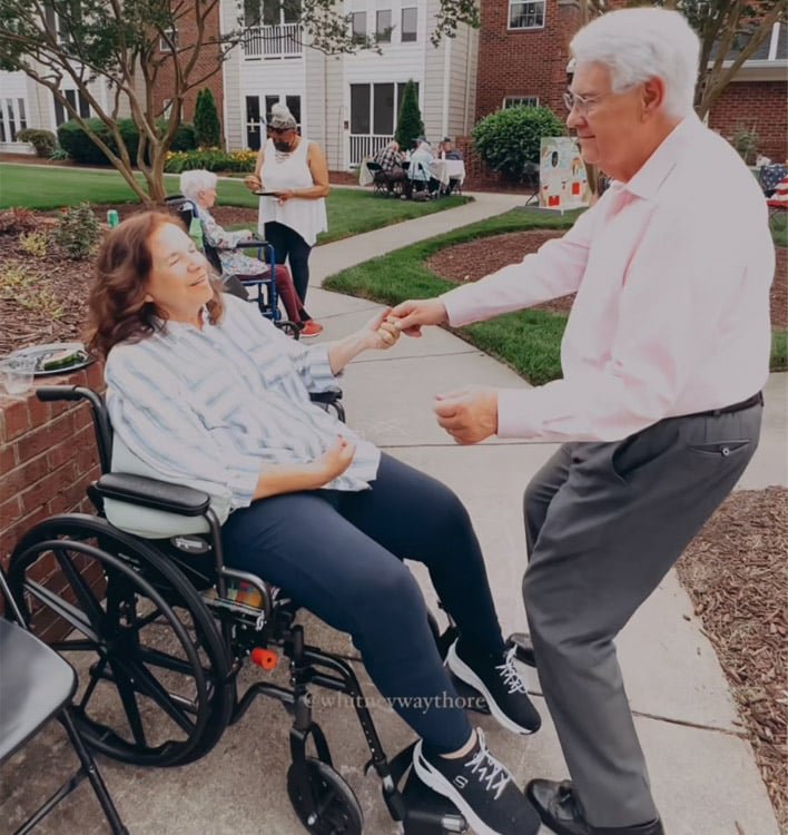 Glenn Thore dancing with his wife Babs Thore outdoors